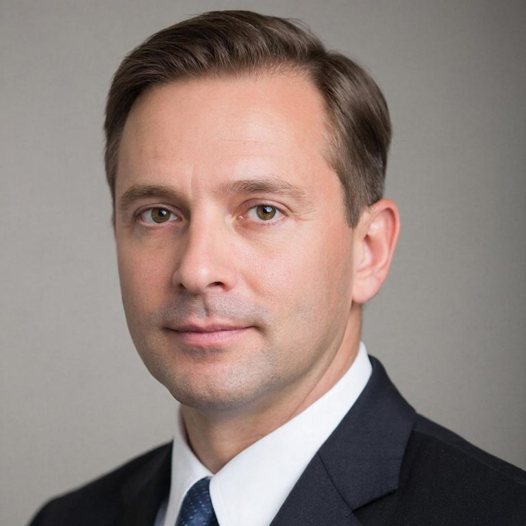 Навигаторы в океане тендеров: как юрист по 44-ФЗ и 223-ФЗ превращает бюрократию в прибыль для бизнеса