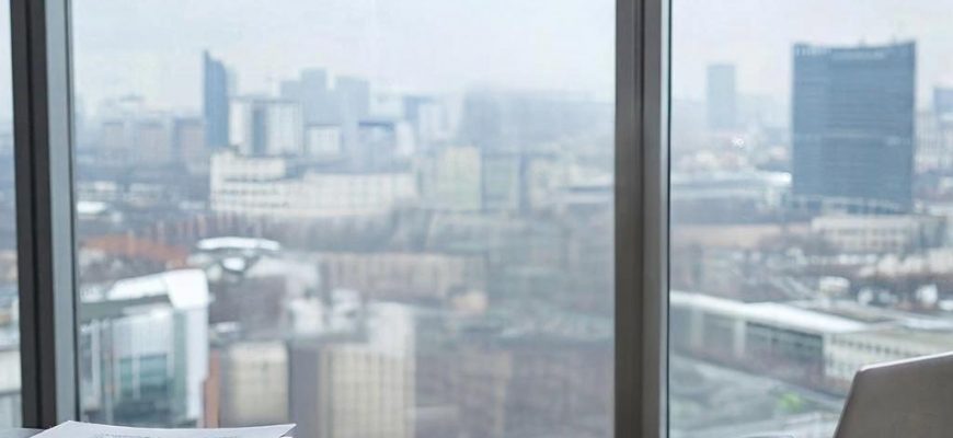 Щит и компас в океане тендеров: Почему арбитражные юристы — это архитекторы безопасности вашего бизнеса